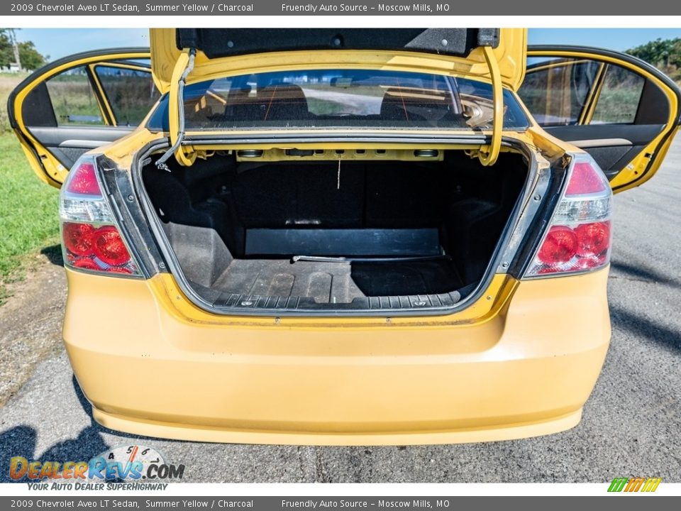 2009 Chevrolet Aveo LT Sedan Summer Yellow / Charcoal Photo #23