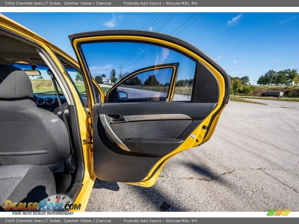 2009 Chevrolet Aveo LT Sedan Summer Yellow / Charcoal Photo #25