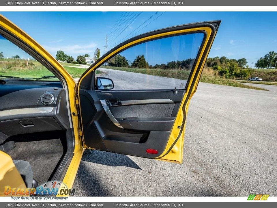 2009 Chevrolet Aveo LT Sedan Summer Yellow / Charcoal Photo #26