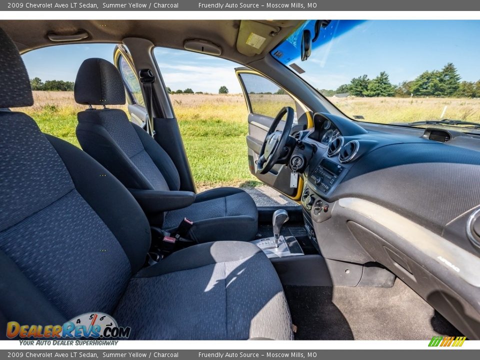 2009 Chevrolet Aveo LT Sedan Summer Yellow / Charcoal Photo #28