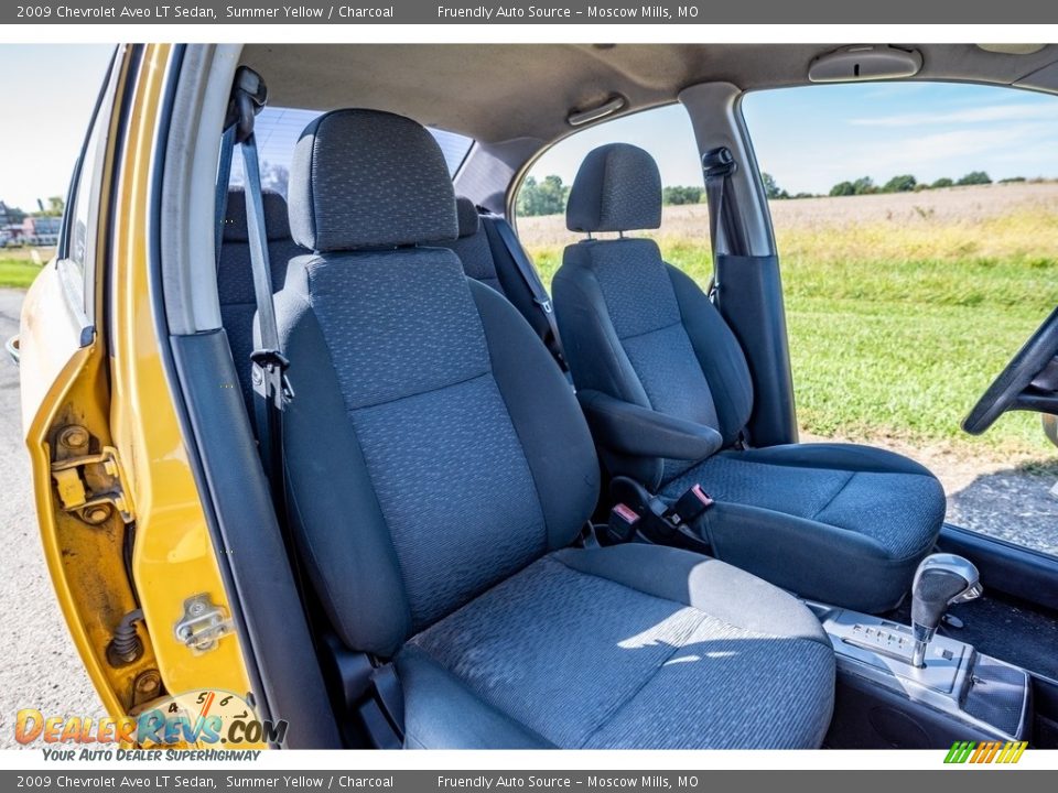 2009 Chevrolet Aveo LT Sedan Summer Yellow / Charcoal Photo #29