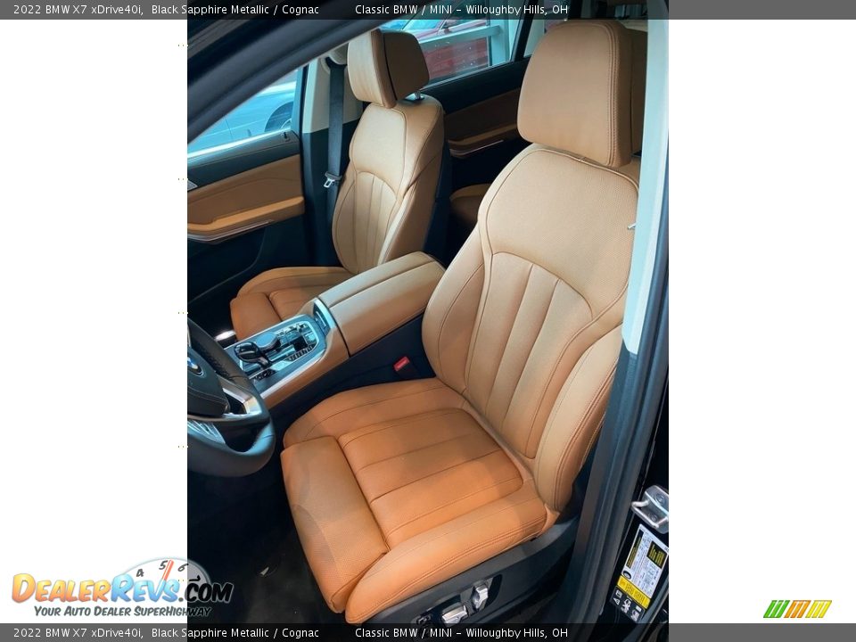 Front Seat of 2022 BMW X7 xDrive40i Photo #4