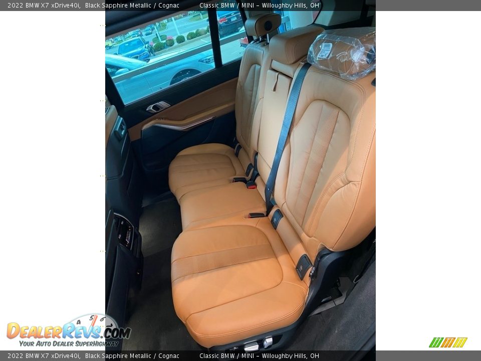 Rear Seat of 2022 BMW X7 xDrive40i Photo #5