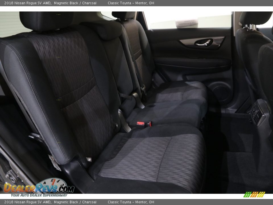 2018 Nissan Rogue SV AWD Magnetic Black / Charcoal Photo #15