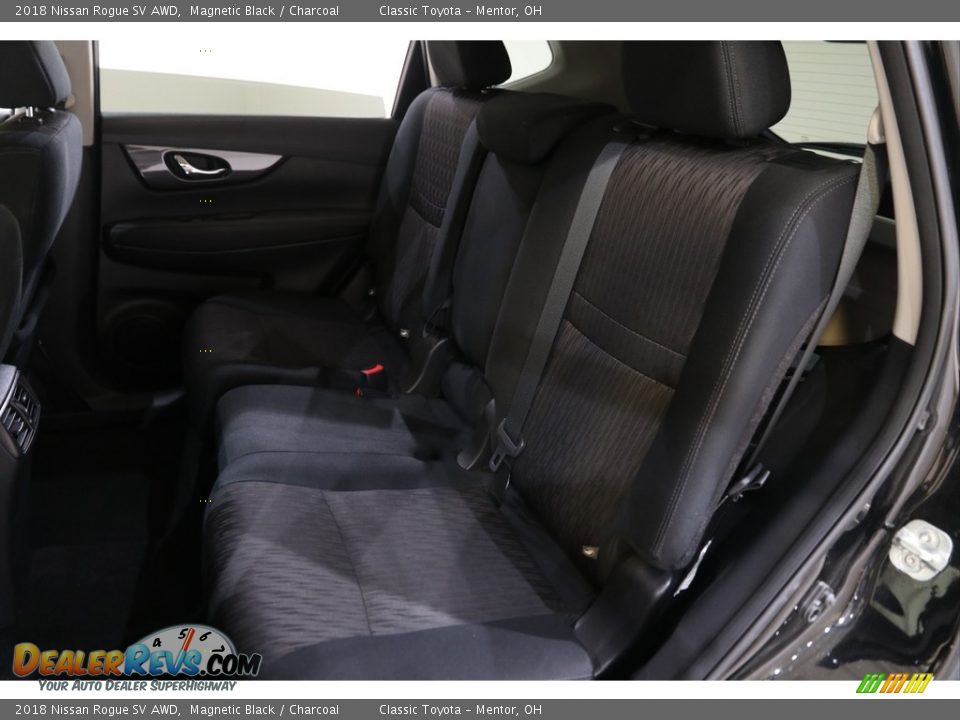 2018 Nissan Rogue SV AWD Magnetic Black / Charcoal Photo #16