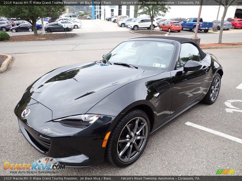 Front 3/4 View of 2016 Mazda MX-5 Miata Grand Touring Roadster Photo #6