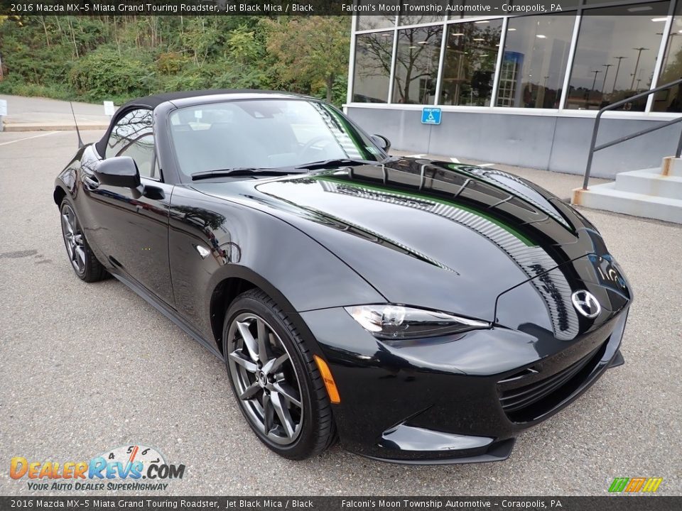 Front 3/4 View of 2016 Mazda MX-5 Miata Grand Touring Roadster Photo #8