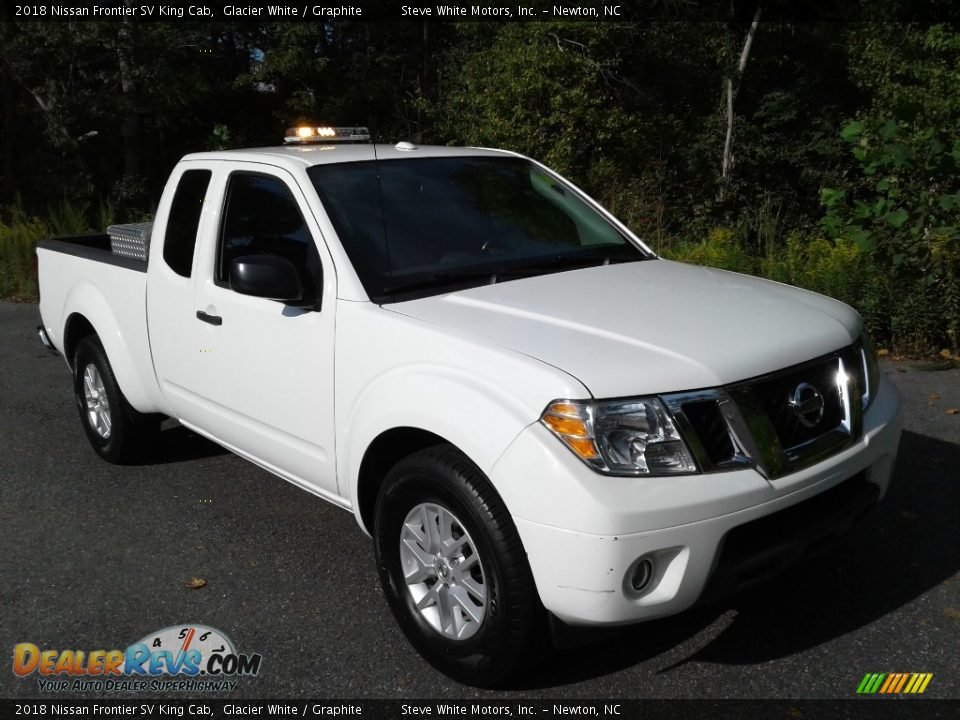 2018 Nissan Frontier SV King Cab Glacier White / Graphite Photo #5