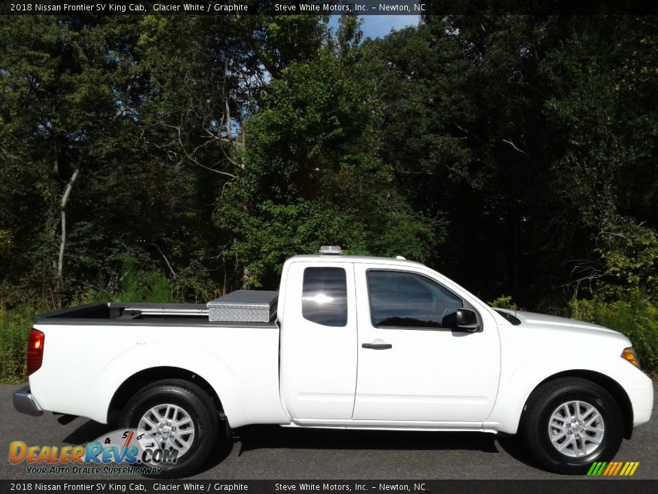 2018 Nissan Frontier SV King Cab Glacier White / Graphite Photo #6