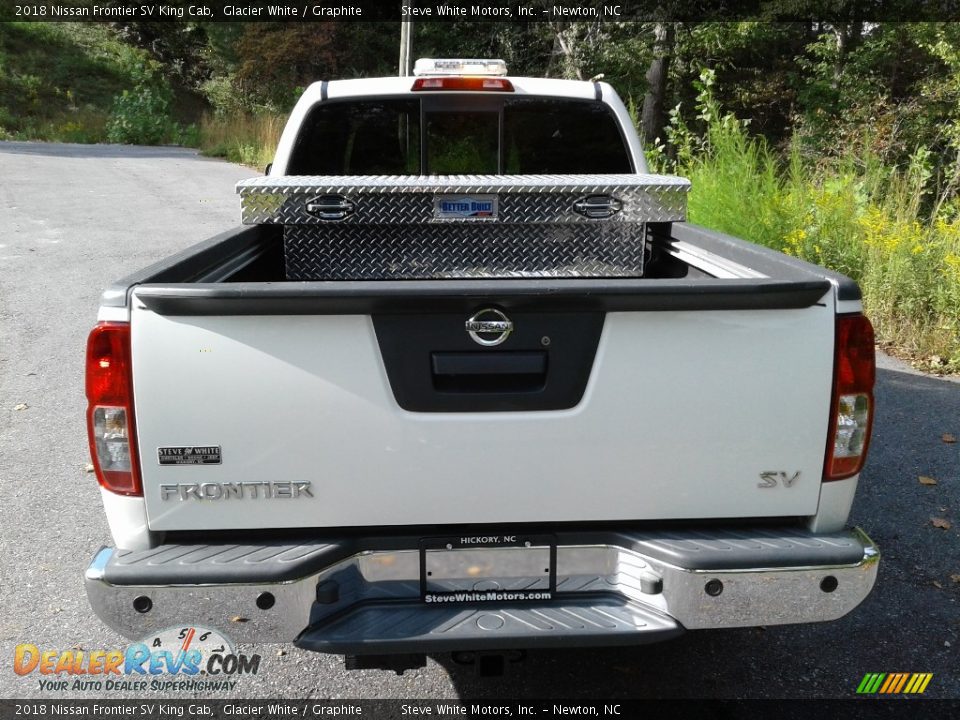 2018 Nissan Frontier SV King Cab Glacier White / Graphite Photo #8