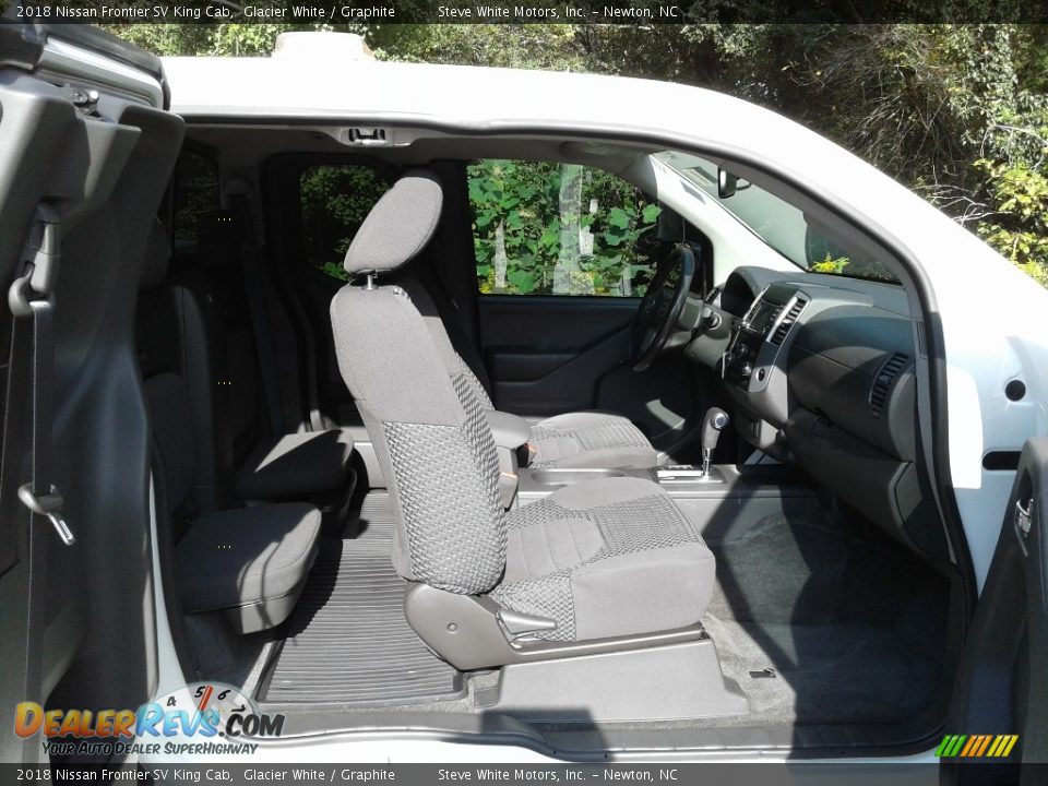 2018 Nissan Frontier SV King Cab Glacier White / Graphite Photo #14