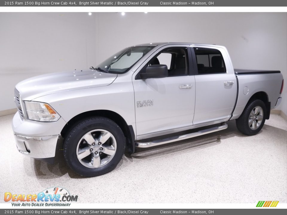 Front 3/4 View of 2015 Ram 1500 Big Horn Crew Cab 4x4 Photo #3
