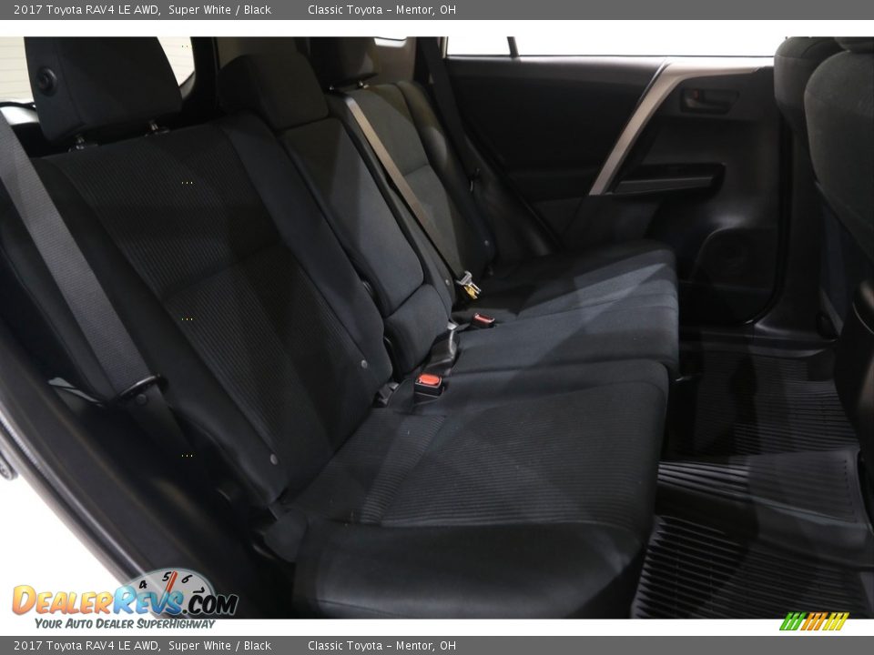 2017 Toyota RAV4 LE AWD Super White / Black Photo #14