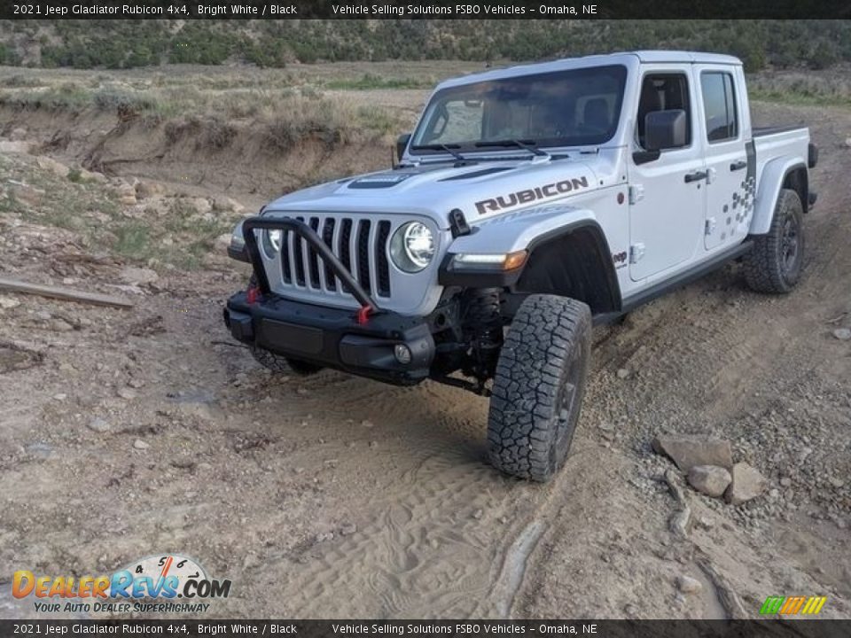 Front 3/4 View of 2021 Jeep Gladiator Rubicon 4x4 Photo #9