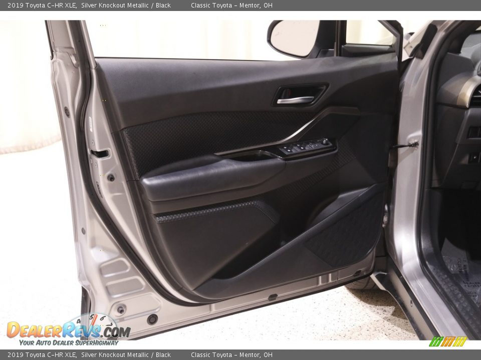 2019 Toyota C-HR XLE Silver Knockout Metallic / Black Photo #4