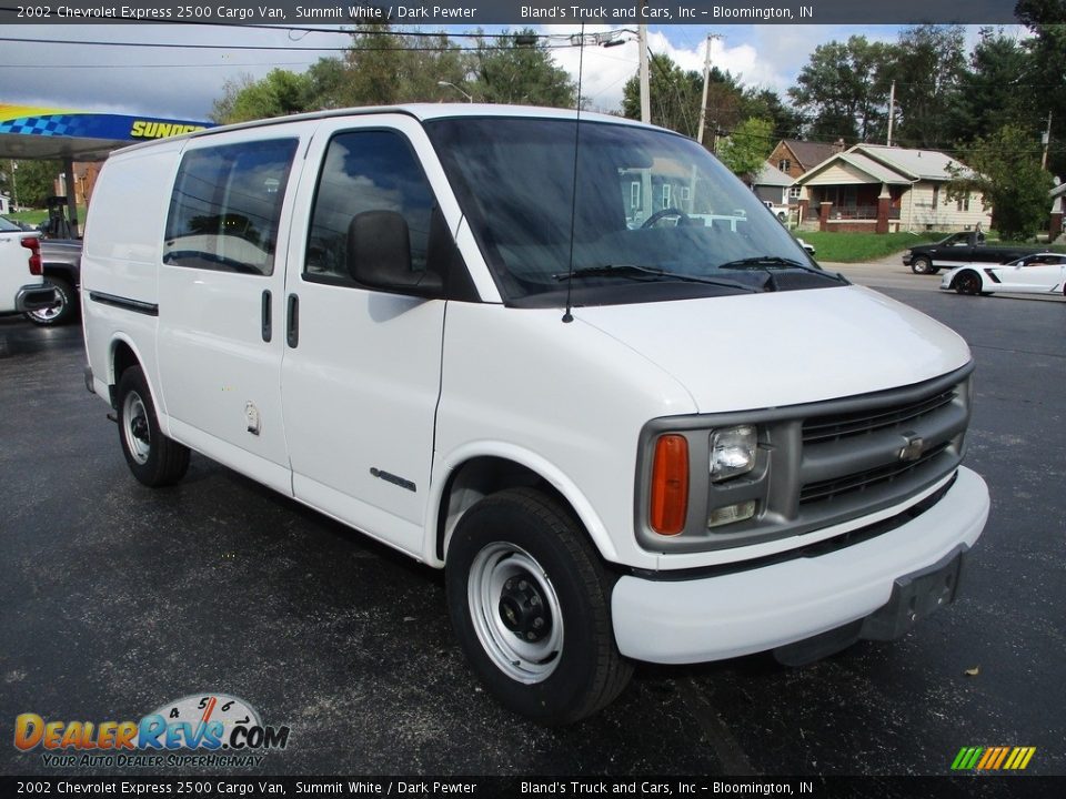 Front 3/4 View of 2002 Chevrolet Express 2500 Cargo Van Photo #5