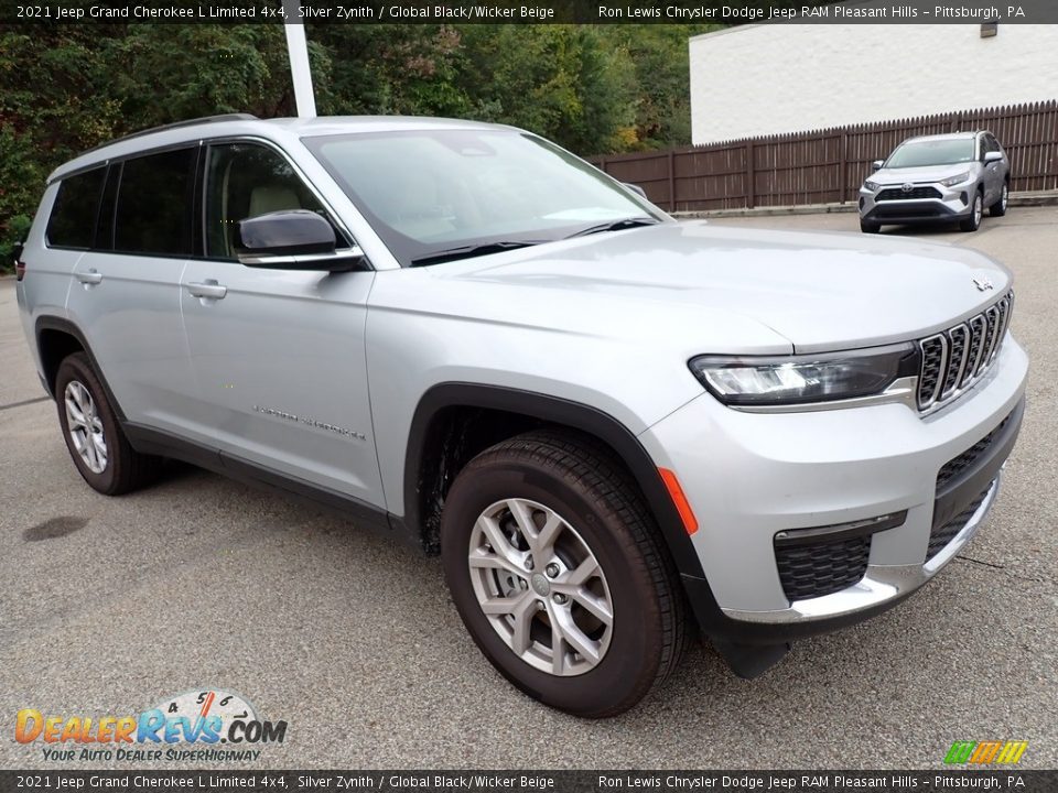 Front 3/4 View of 2021 Jeep Grand Cherokee L Limited 4x4 Photo #8