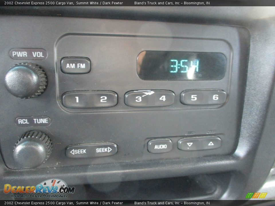 Controls of 2002 Chevrolet Express 2500 Cargo Van Photo #12