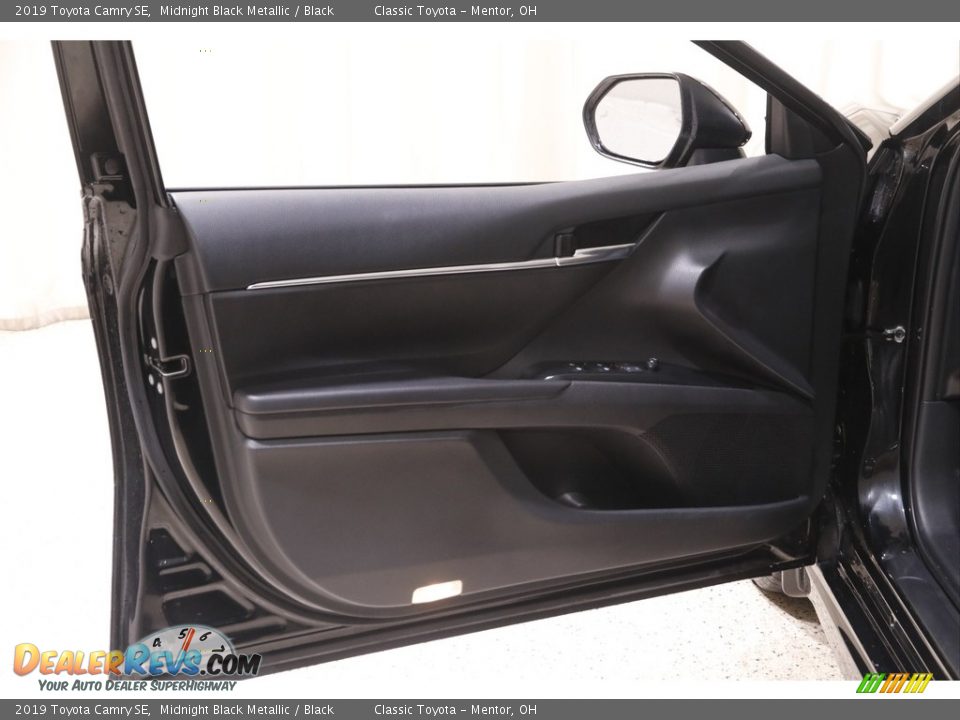 2019 Toyota Camry SE Midnight Black Metallic / Black Photo #4
