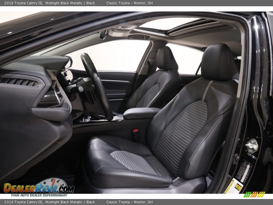 2019 Toyota Camry SE Midnight Black Metallic / Black Photo #5