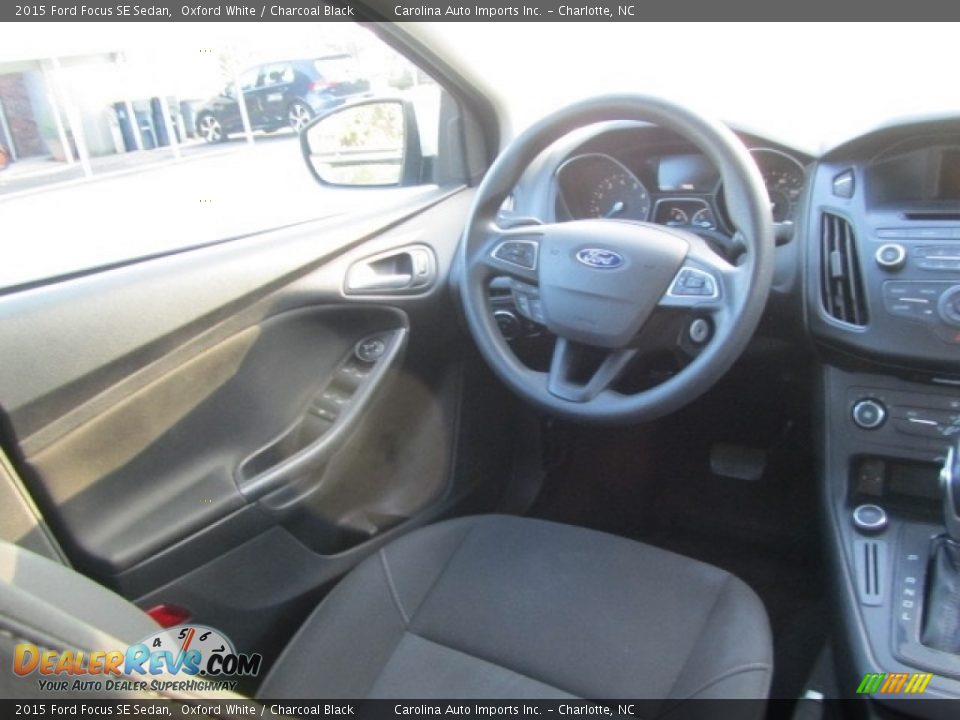 2015 Ford Focus SE Sedan Oxford White / Charcoal Black Photo #12
