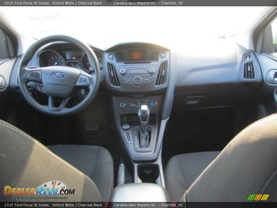 2015 Ford Focus SE Sedan Oxford White / Charcoal Black Photo #13