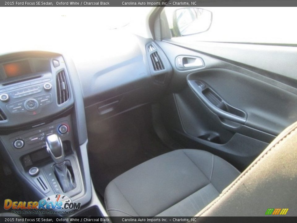 2015 Ford Focus SE Sedan Oxford White / Charcoal Black Photo #14