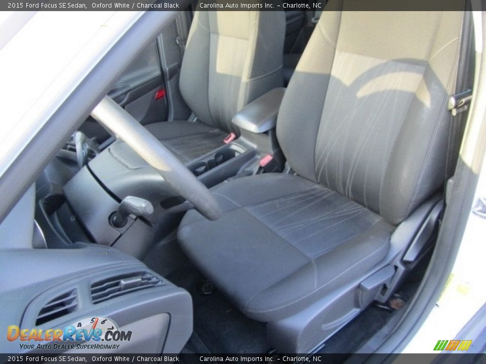 2015 Ford Focus SE Sedan Oxford White / Charcoal Black Photo #18