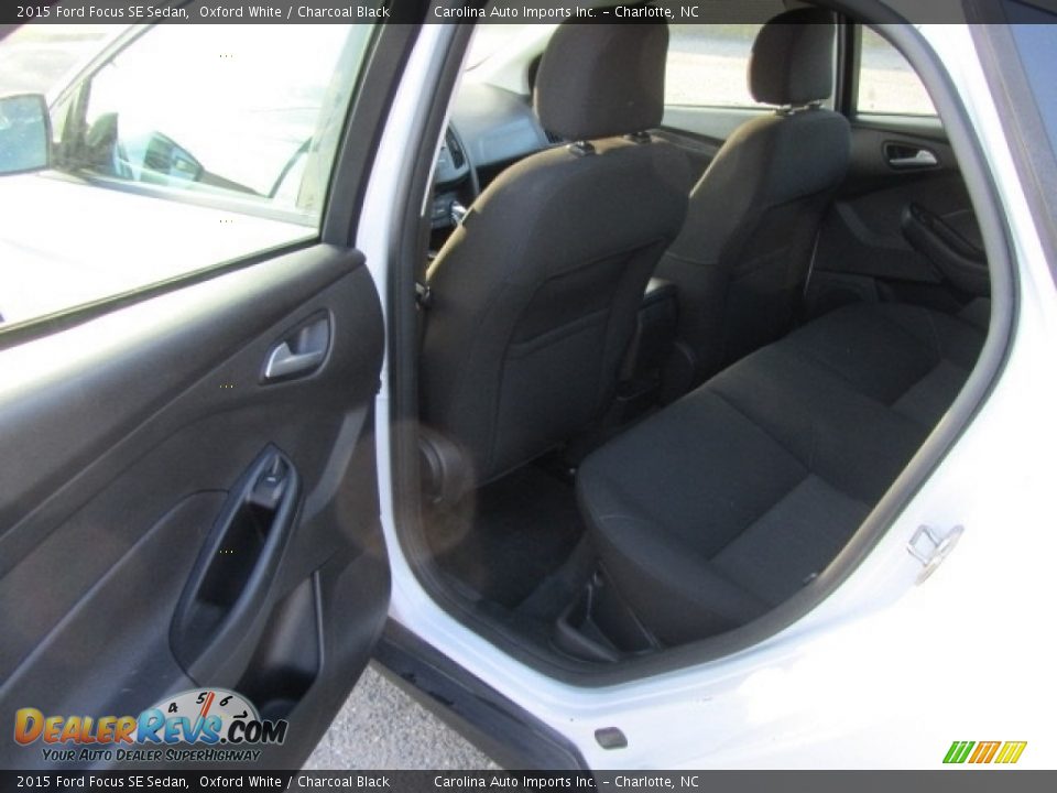 2015 Ford Focus SE Sedan Oxford White / Charcoal Black Photo #19