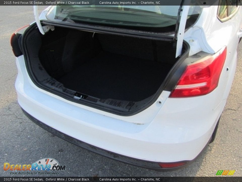 2015 Ford Focus SE Sedan Oxford White / Charcoal Black Photo #20