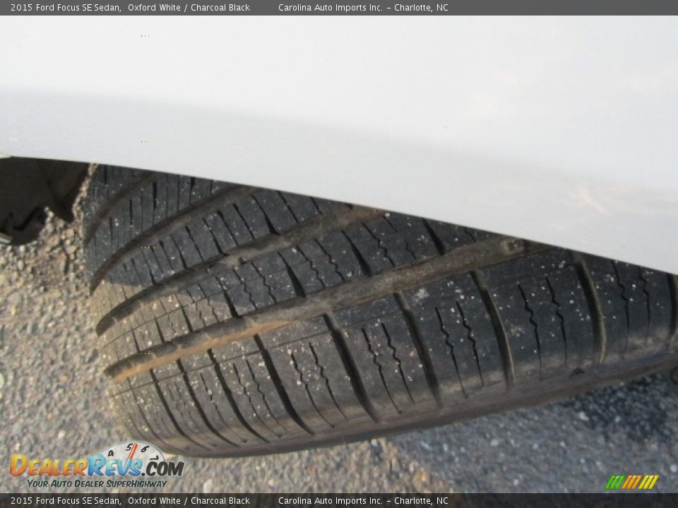 2015 Ford Focus SE Sedan Oxford White / Charcoal Black Photo #27