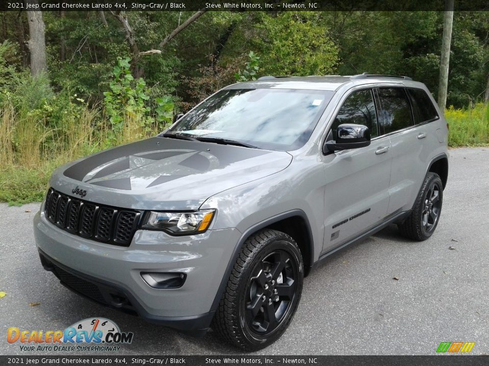 2021 Jeep Grand Cherokee Laredo 4x4 Sting-Gray / Black Photo #2