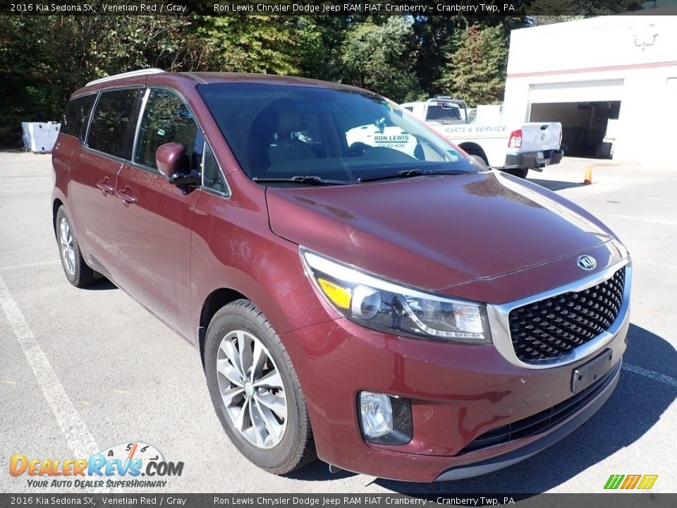 Front 3/4 View of 2016 Kia Sedona SX Photo #2