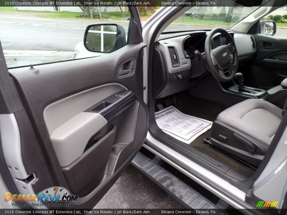 Front Seat of 2016 Chevrolet Colorado WT Extended Cab Photo #14