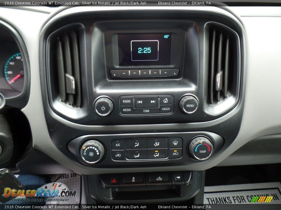 Controls of 2016 Chevrolet Colorado WT Extended Cab Photo #23