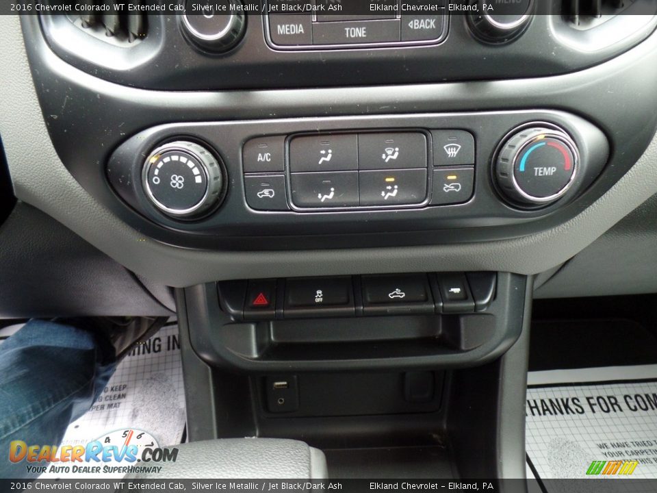 Controls of 2016 Chevrolet Colorado WT Extended Cab Photo #24