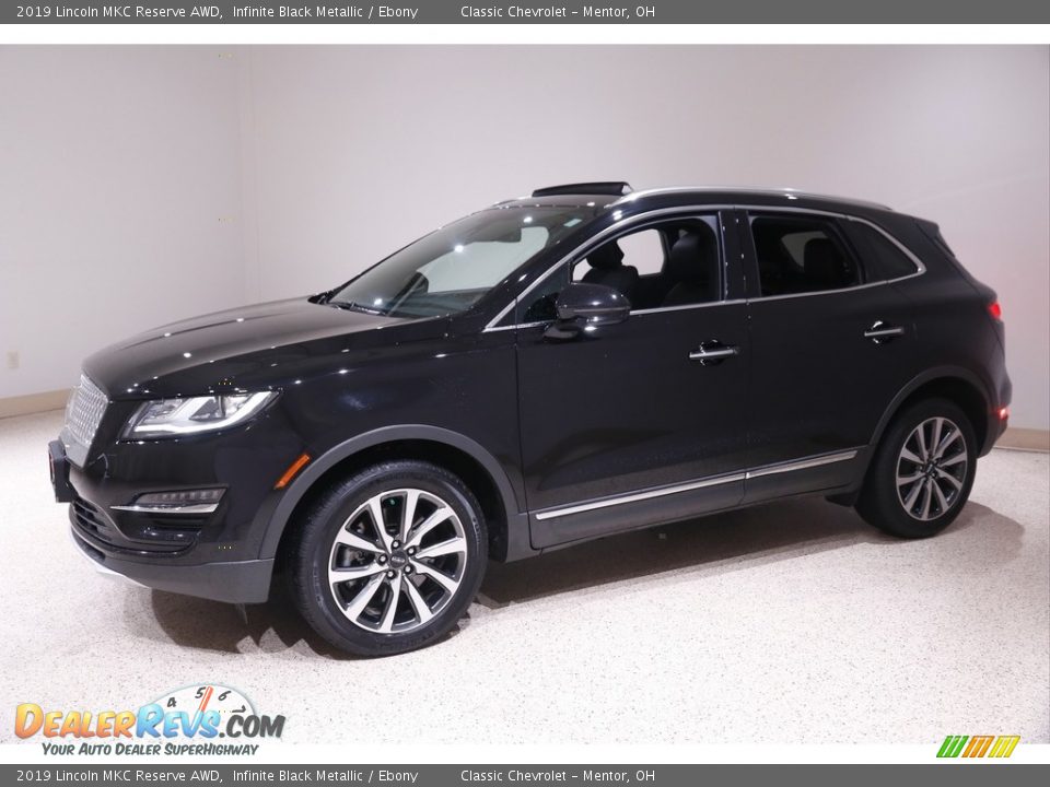 Front 3/4 View of 2019 Lincoln MKC Reserve AWD Photo #3