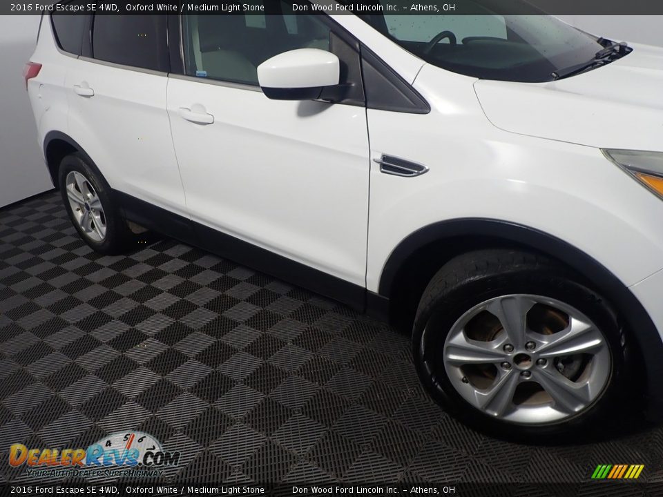 2016 Ford Escape SE 4WD Oxford White / Medium Light Stone Photo #4
