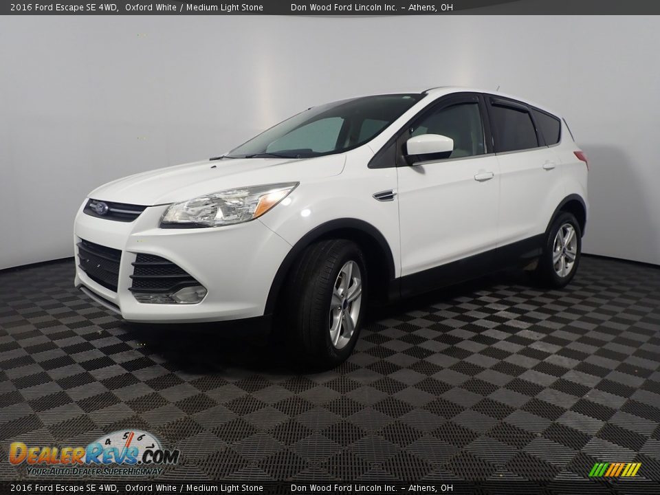 2016 Ford Escape SE 4WD Oxford White / Medium Light Stone Photo #8
