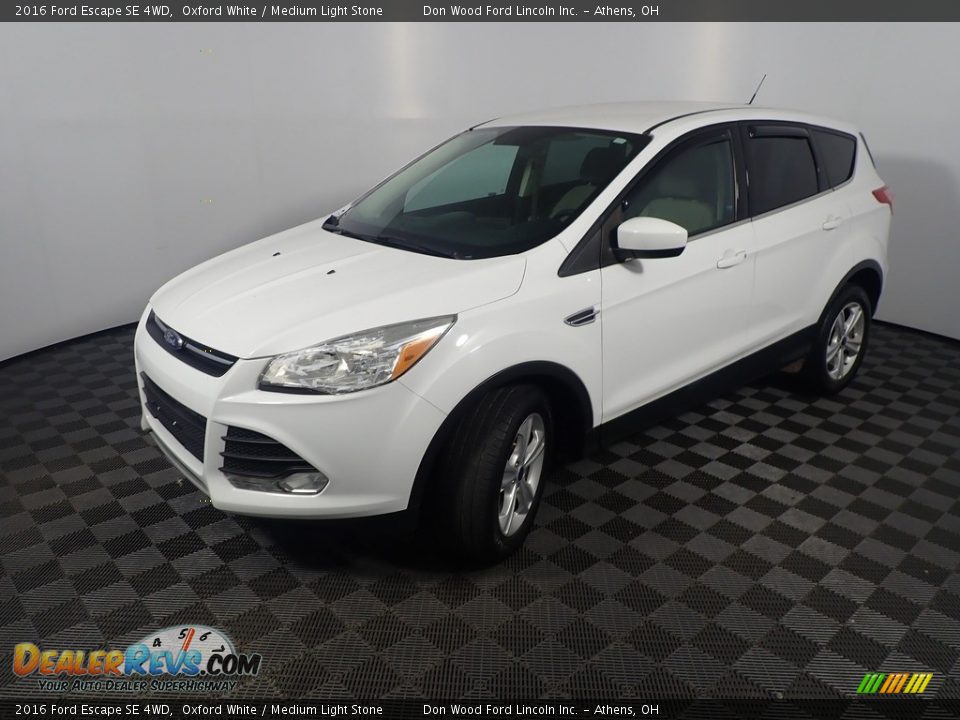 2016 Ford Escape SE 4WD Oxford White / Medium Light Stone Photo #9