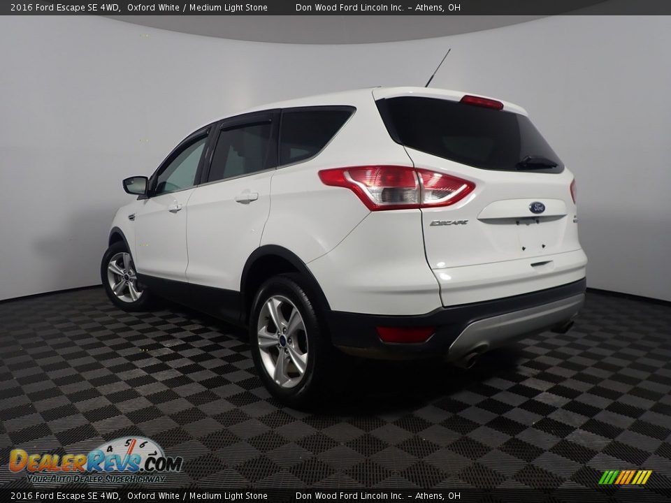 2016 Ford Escape SE 4WD Oxford White / Medium Light Stone Photo #11