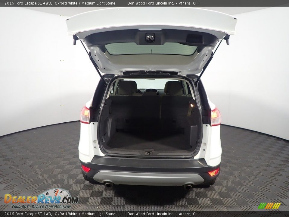 2016 Ford Escape SE 4WD Oxford White / Medium Light Stone Photo #14