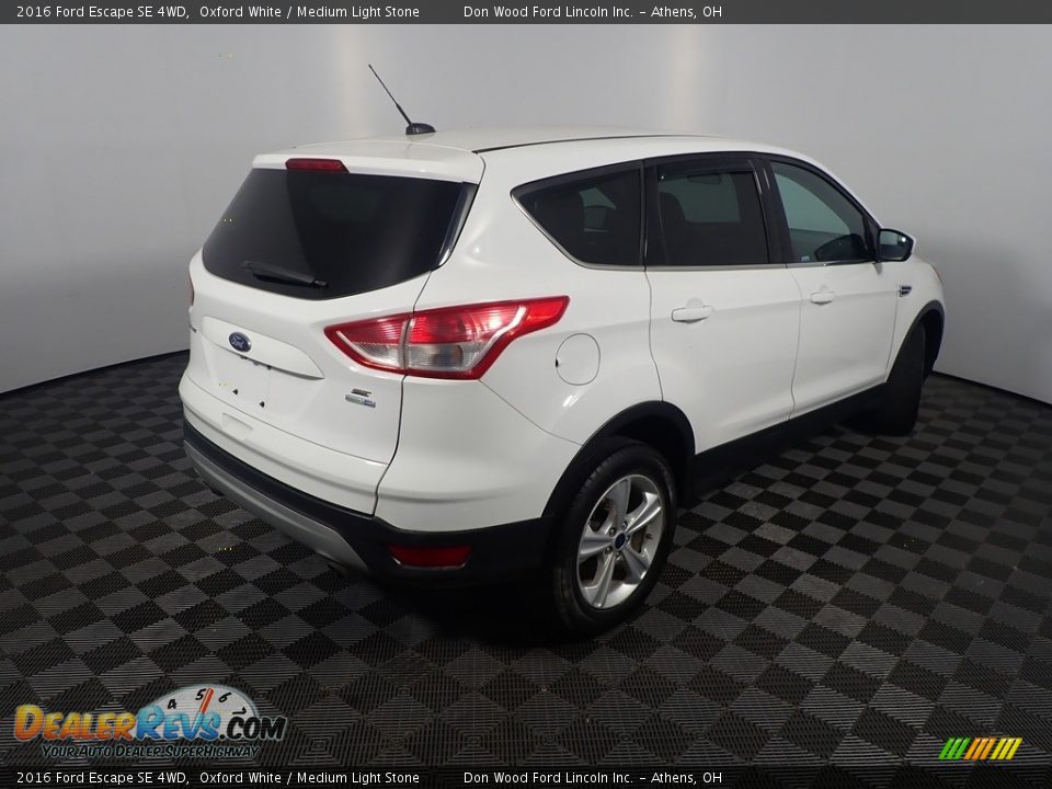 2016 Ford Escape SE 4WD Oxford White / Medium Light Stone Photo #17