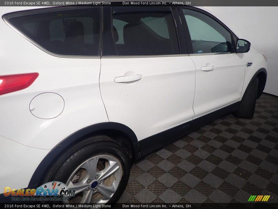 2016 Ford Escape SE 4WD Oxford White / Medium Light Stone Photo #19