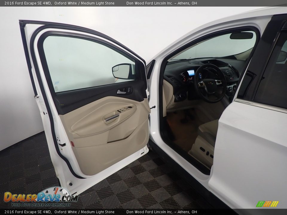 2016 Ford Escape SE 4WD Oxford White / Medium Light Stone Photo #21