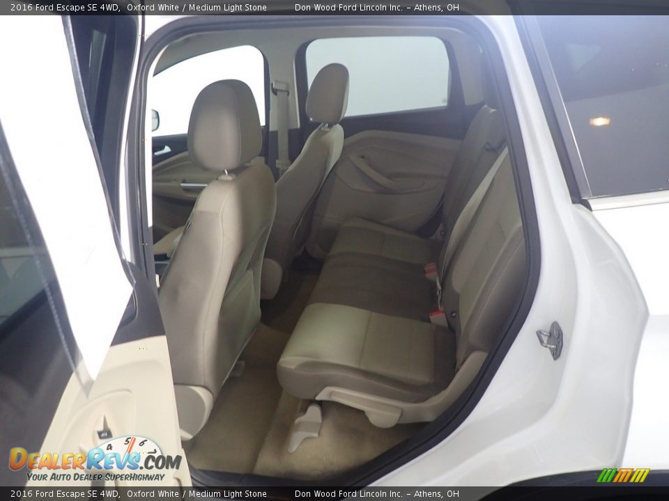 2016 Ford Escape SE 4WD Oxford White / Medium Light Stone Photo #36
