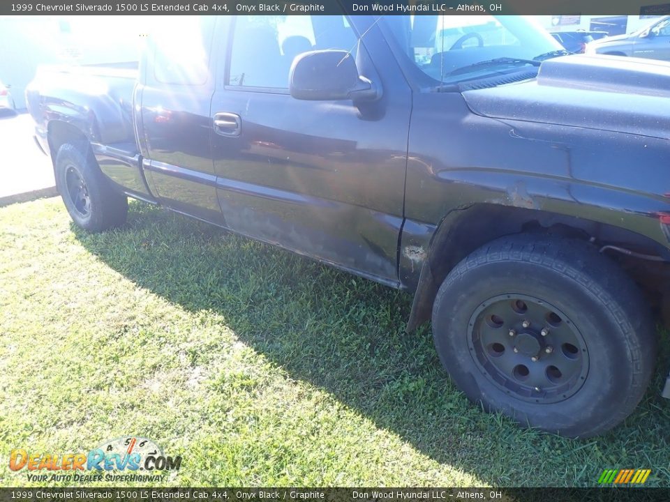 1999 Chevrolet Silverado 1500 LS Extended Cab 4x4 Onyx Black / Graphite Photo #3