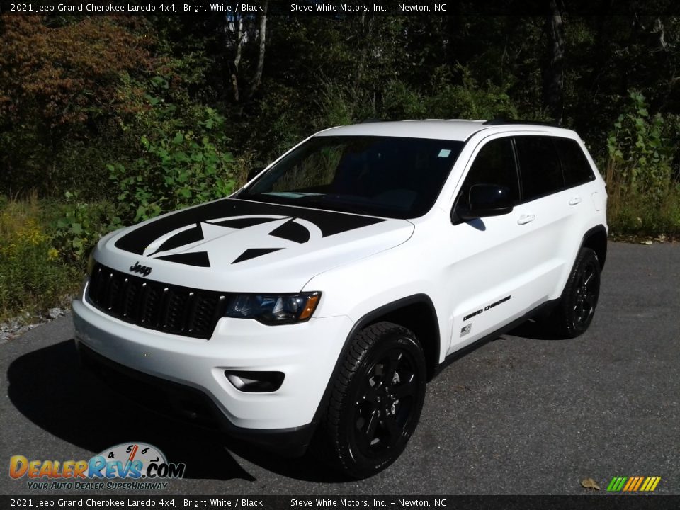 2021 Jeep Grand Cherokee Laredo 4x4 Bright White / Black Photo #2