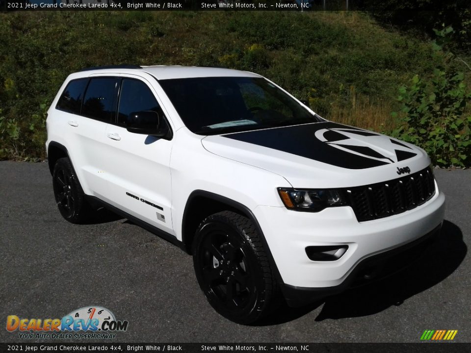 2021 Jeep Grand Cherokee Laredo 4x4 Bright White / Black Photo #4