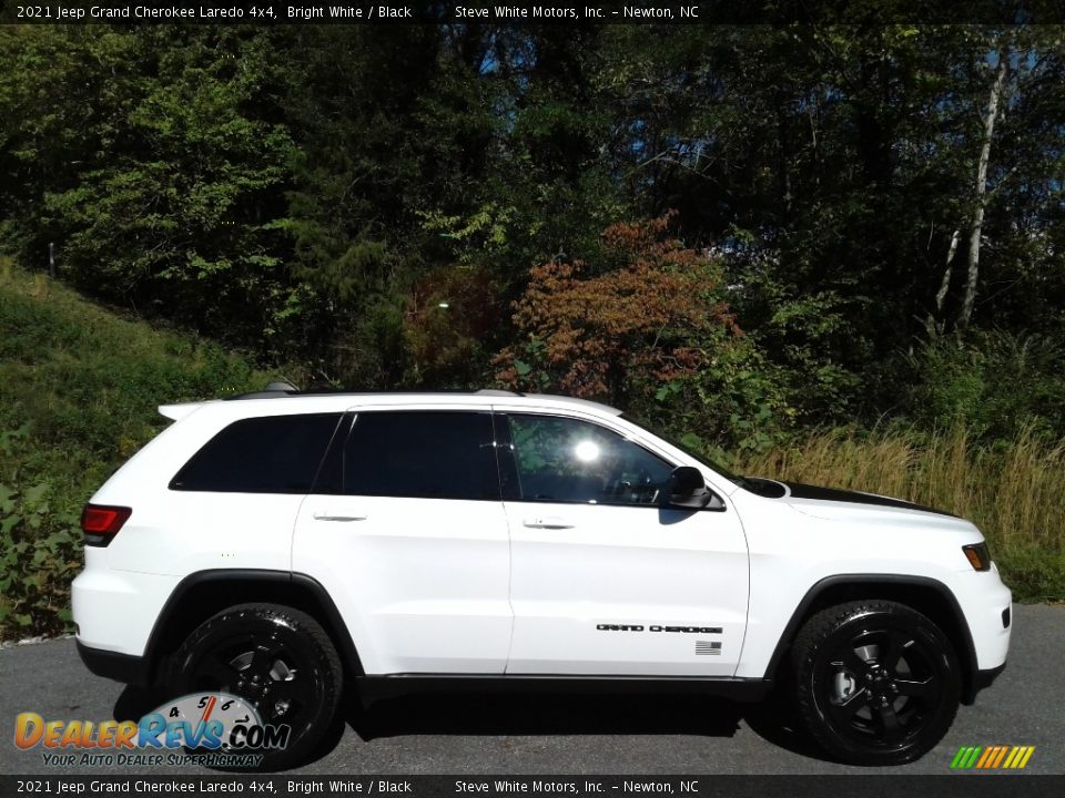 2021 Jeep Grand Cherokee Laredo 4x4 Bright White / Black Photo #5